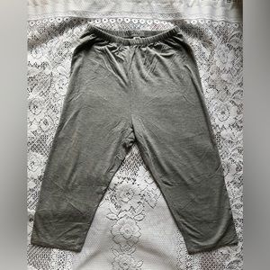 Artter crop cotton pants. Size M